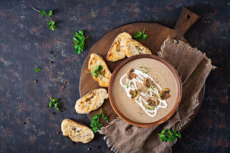 سوپ پوره قارچ - یک غذای معطر برای یک رژیم غذایی سالم