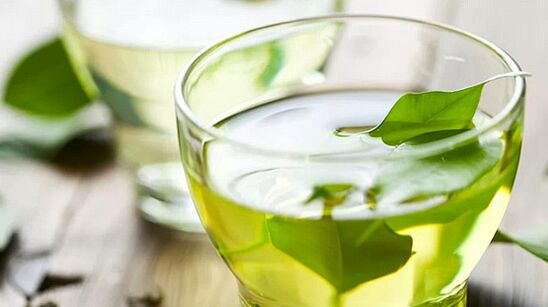 چای سبز یک نوشیدنی بسیار سالم است که در رژیم غذایی ژاپنی مصرف می شود. 