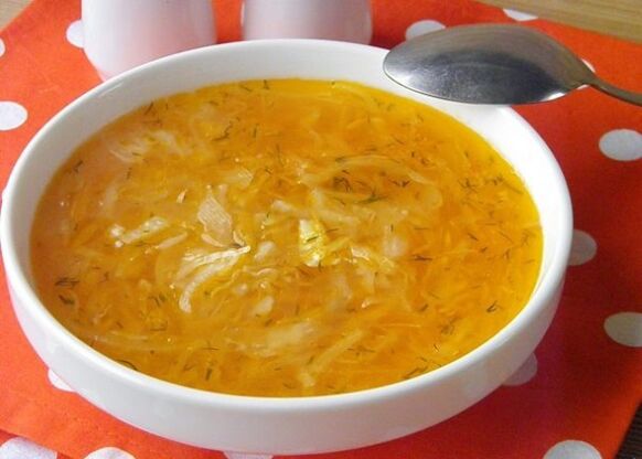 سوپ کلم در منو برای کسانی که می خواهند به لطف کلم ترش وزن کم کنند